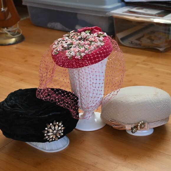 VTG 40s 50s Ladies Hats Lot of 2 Women's Fascinator Evelyn Varon MCM Mad Men - Picture 1 of 10